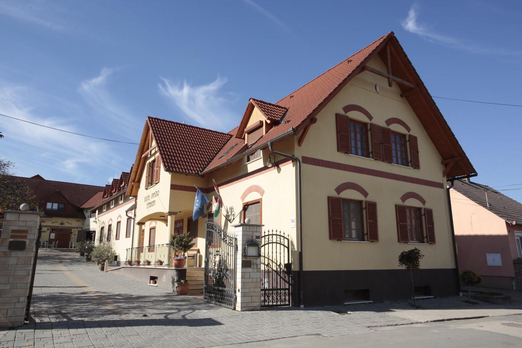 Bock Hotel Ermitage Villány Екстериор снимка